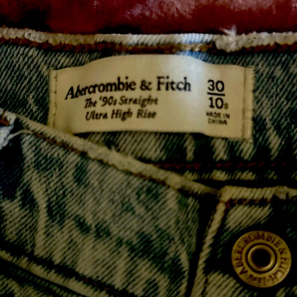 Two 2! pairs of Abercrombie 90s Straight Ultra High Rise jeans size 30/10s short